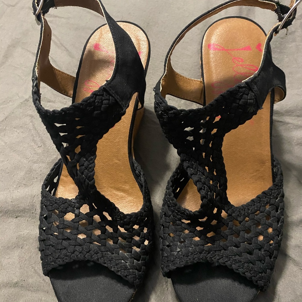 Black wedge size 8